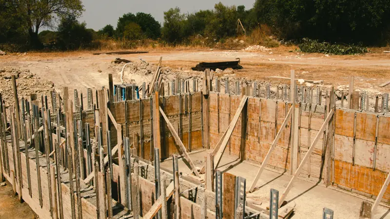 Nuova piscina in costruzione, piscina a Scicli