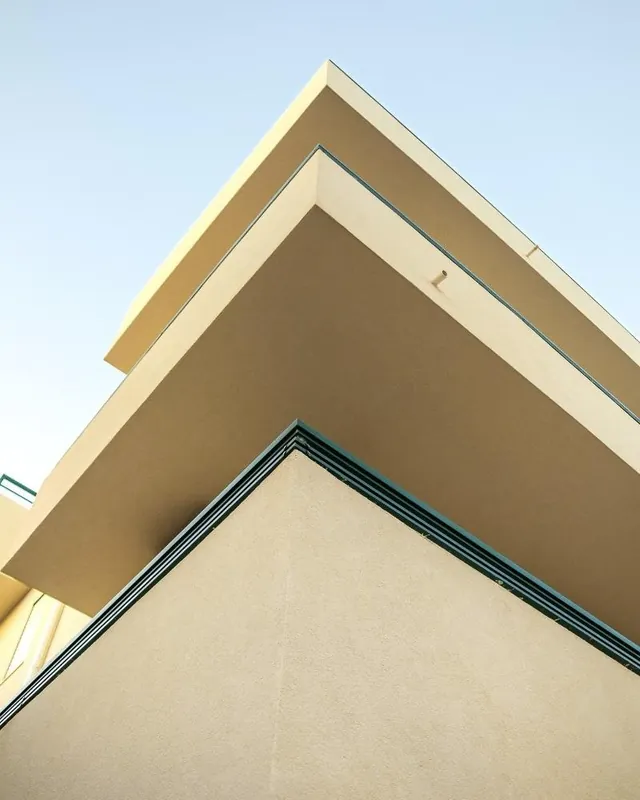 Balconi di una palazzina costruita da Costruendo