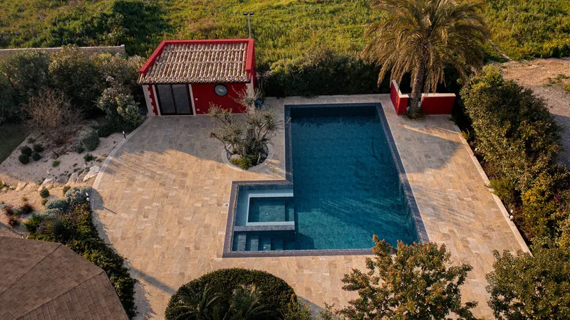 Nuova costruzione con piscina
